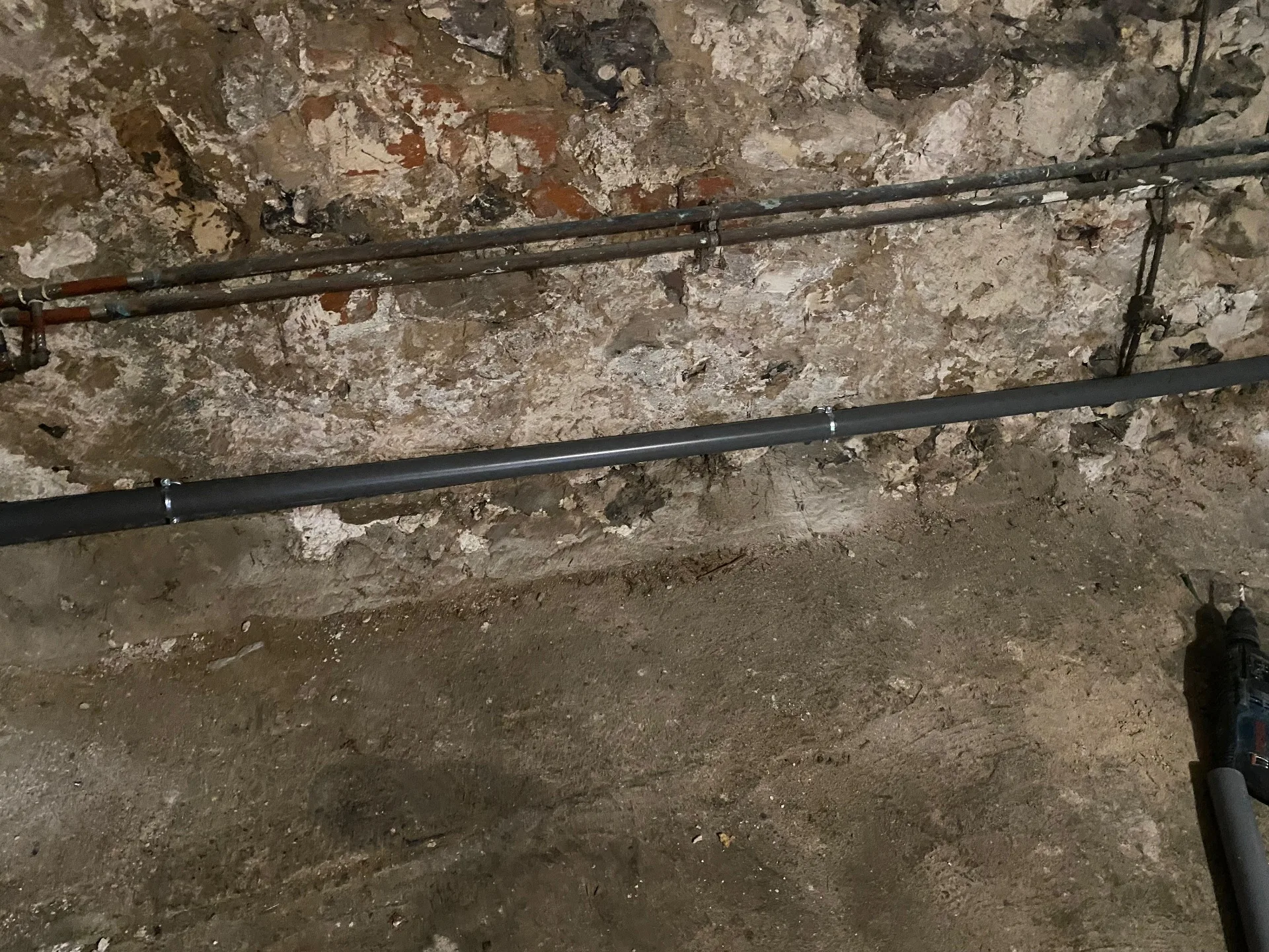 Canalisation bouchée en cave en intervention
